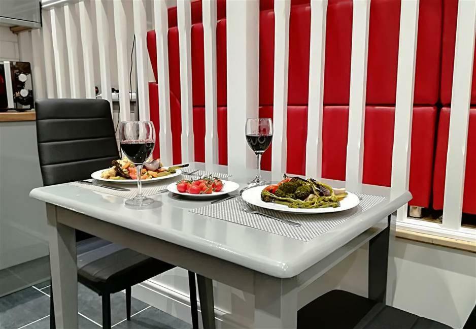 2 Bedroom Modern Apartment, Uplands, Swansea Buitenkant foto